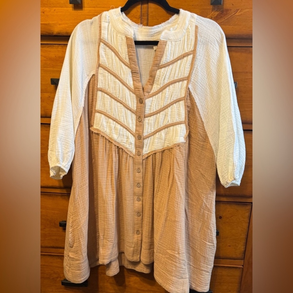 Promesa Ivory and Beige Button-Down Blouse